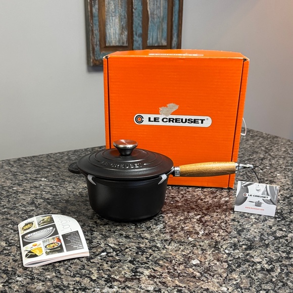 Le Creuset Matt black licorice wooden handle Black Cast Iron Saucepan NEW - Picture 1 of 14